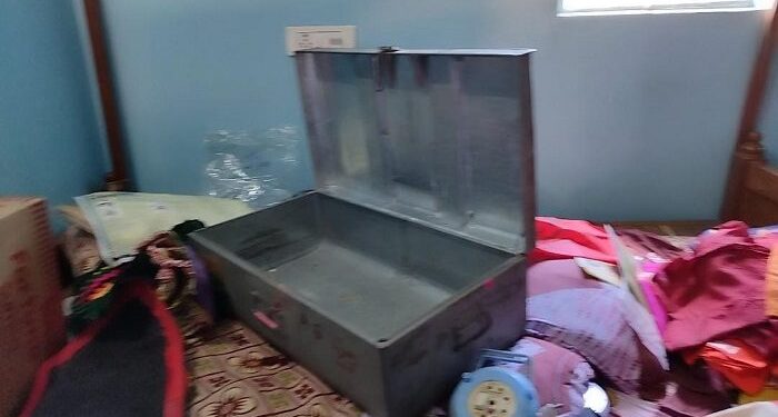 Jamshedpur-Rural-Theft : बहरागोड़ा के ईचड़ाशोल निवासी शिक्षक के घर का ताला तोड़कर 2.50 लाख रुपये और जेवरात की चोरी , पुलिस जांच में जुटी Jamshedpur-Rural-Theft : बहरागोड़ा के ईचड़ाशोल निवासी शिक्षक के घर का ताला तोड़कर 2.50 लाख रुपये और जेवरात की चोरी , पुलिस जांच में जुटी