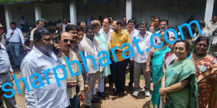 jamshedpur-jmm-mla’s-felicitates-cm-जमशेदपुर के सारे झामुमो विधायकों ने मुख्यमंत्री का किया अभिनंदन, जमशेदपुर में जनजातीय विश्वविद्यालय खोलने का बड़ा फैसला पर विधायकों में खुशी jamshedpur-jmm-mla’s-felicitates-cm-जमशेदपुर के सारे झामुमो विधायकों ने मुख्यमंत्री का किया अभिनंदन, जमशेदपुर में जनजातीय विश्वविद्यालय खोलने का बड़ा फैसला पर विधायकों में खुशी