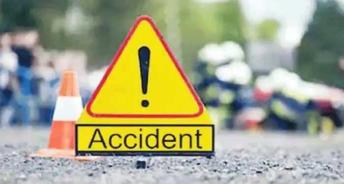 jamshedpur accident- एनएच-33 के बालीगुमा पुल के पास बाइक सवार को अज्ञात वाहन ने मारी टक्कर, एक की मौत, दूसरा घायल jamshedpur accident- एनएच-33 के बालीगुमा पुल के पास बाइक सवार को अज्ञात वाहन ने मारी टक्कर, एक की मौत, दूसरा घायल