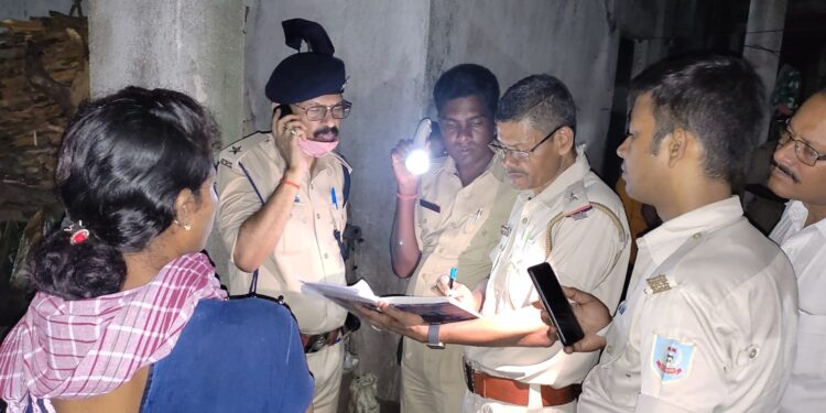 Jamshedpur-Suicide : आजादनगर थाना क्षेत्र के बागान एरिया में प्रेमी से झगड़े के बाद महिला ने फांसी लगाकर की आत्महत्या