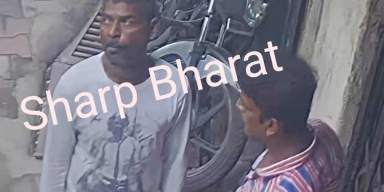 Jamshedpur-Theft : बिष्टुपुर में बाइक चोरी करते दो युवक सीसीटीवी कैमरे में कैद, जांच में जुटी पुलिस