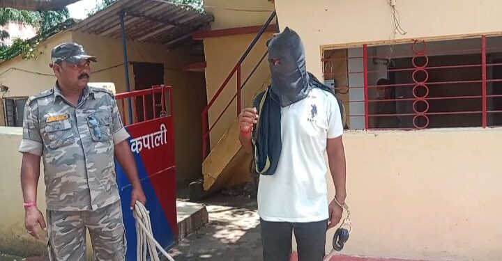 Saraikela-Kapali : कपाली के अफरोज अंसारी हत्याकांड में एक गिरफ्तार, जेल गया Saraikela-Kapali : कपाली के अफरोज अंसारी हत्याकांड में एक गिरफ्तार, जेल गया
