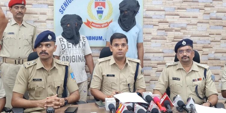 jamshedpur-police-arrests-vehicle-lifters-जमशेदपुर पुलिस वाहन चोर गिरोह का नेटवर्क तोड़ने में कामयाब, फिर से दो अपराधी चोरी की चार गाड़ियों के साथ गिरफ्तार-देखिये-video