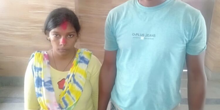 jamshedpur-court-marriage-जमशेदपुर कोर्ट में रेप के आरोपी और शिकायतकर्ता के बीच हुआ सुलह, कोर्ट में ही पुलिस अभिरक्षा में प्रेमी ने भरी प्रेमिका की मांग में सिंदूर, नया घर बसाने का संकल्प