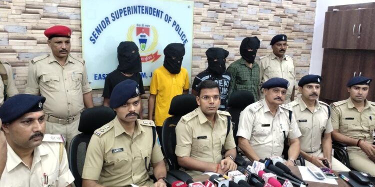 jamshedpur-police-success-सोनारी में हुई टिंकू हत्याकांड का खुलासा, चार अपराधी दो पिस्तौल के साथ गिरफ्तार, हत्या का कारण का हुआ खुलासा-video-देखिये-जमशेदपुर एसएसपी ने क्या कहा-video