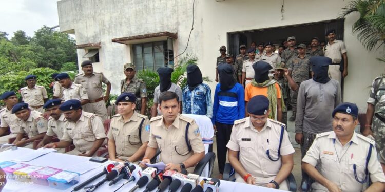 jamshedpur-police-BIG-success-जमशेदपुर पुलिस को अब तक की सबसे बड़ी सफलता, एक साथ चोरी के 67 बाइक बरामद, 5 गिरफ्तार, जानिये कैसे करता था यह गिरोह गाड़ियों की चोरी-देखिये-video-गाड़ियों की चोरी करने का क्या था तरीका-जानिये-video jamshedpur-police-BIG-success-जमशेदपुर पुलिस को अब तक की सबसे बड़ी सफलता, एक साथ चोरी के 67 बाइक बरामद, 5 गिरफ्तार, जानिये कैसे करता था यह गिरोह गाड़ियों की चोरी-देखिये-video-गाड़ियों की चोरी करने का क्या था तरीका-जानिये-video