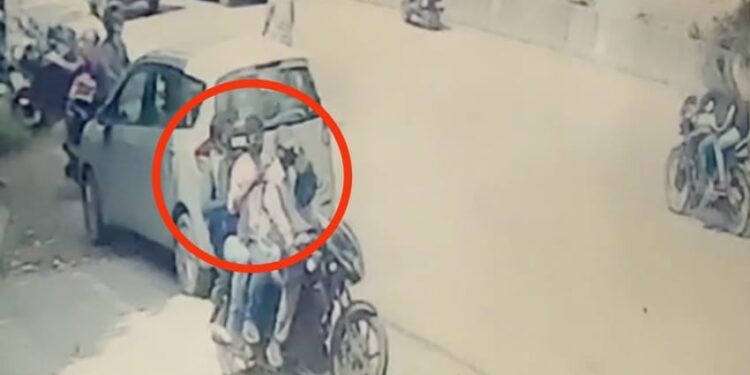 jamshedpur-loot-case-to-be-solved-धनबाद गयी जमशेदपुर पुलिस को मिली बड़ी कामयाबी, मानगो बैंक डकैती और बिष्टुपुर 32 लाख लूट को धनबाद में इनकाउंटर में पकड़े गये डकैतों ने ही दिया था अंजाम, जल्द जमशेदपुर पुलिस करेगी दोनों कांड का खुलासा, ऐसे दिये गये थे कांड को अंजाम, जमशेदपुर एसएसपी ने यह कहा-देखिये-video jamshedpur-loot-case-to-be-solved-धनबाद गयी जमशेदपुर पुलिस को मिली बड़ी कामयाबी, मानगो बैंक डकैती और बिष्टुपुर 32 लाख लूट को धनबाद में इनकाउंटर में पकड़े गये डकैतों ने ही दिया था अंजाम, जल्द जमशेदपुर पुलिस करेगी दोनों कांड का खुलासा, ऐसे दिये गये थे कांड को अंजाम, जमशेदपुर एसएसपी ने यह कहा-देखिये-video