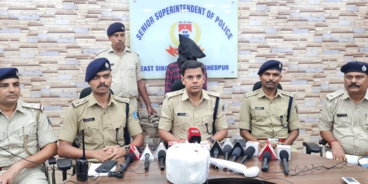 jamshedpur-telco-murder-case-टेल्को के पति-पत्नी हत्याकांड का खुलासा, बेटी ने ही अपने प्रेमी के साथ मिलकर अपने मां-बाप को प्रेशर कुकर और हथौड़ी से मारकर जान ले ली थी, जानें कैसे बेरहमी से हुई थी हत्या-video