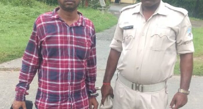 Jamshedpur-Rural : घाटशिला पुलिस ने लॉटरी टिकट बेचने के मामले में आरोपी को किया गिरफ्तार, भेजा जेल Jamshedpur-Rural : घाटशिला पुलिस ने लॉटरी टिकट बेचने के मामले में आरोपी को किया गिरफ्तार, भेजा जेल