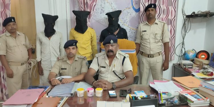 adityapur-police-raid- आदित्यपुर पुलिस ने ब्राउन शुगर के तस्करों को पकड़ा, बड़े पैमाने पर ब्राउन शुगर जब्त