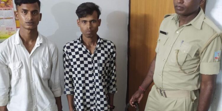 Jamshedpur : परसुडीह पुलिस ने खासमहल में चोरी के दो आरोपियों को गिरफ्तार कर भेजा जेल, एलसीडी टीवी बरामद Jamshedpur : परसुडीह पुलिस ने खासमहल में चोरी के दो आरोपियों को गिरफ्तार कर भेजा जेल, एलसीडी टीवी बरामद