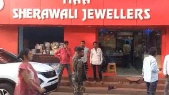 saraikela-crime-खरसावां के ज्वेलरी दुकान में लाखों की चोरी, लूट का भी प्रयास saraikela-crime-खरसावां के ज्वेलरी दुकान में लाखों की चोरी, लूट का भी प्रयास