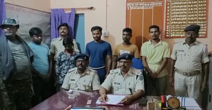 saraikela-police-success-कांड्रा पुलिस ने ईंट फैक्ट्री में हुई चोरी का किया खुलासा, मास्टरमाइंड समेत पांच लोग गिरफ्तार, सामान जब्त saraikela-police-success-कांड्रा पुलिस ने ईंट फैक्ट्री में हुई चोरी का किया खुलासा, मास्टरमाइंड समेत पांच लोग गिरफ्तार, सामान जब्त