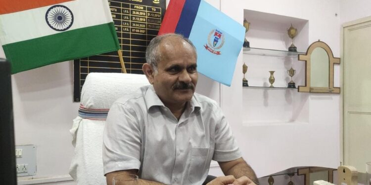 jamshedpur-visit-of-rail-dg-जमशेदपुर का दौरा करने पहुचे रेल डीजी अनिल पालटा, डीजी बोले-रेलवे में सुरक्षा के साथ ही खनन माफियाओं पर भी नकेल कसेगी रेल पुलिस, मैनपावर बढ़ेगा, यात्रियों की सुरक्षा होगी