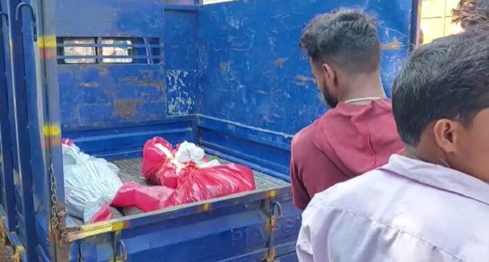 Deoghar : देवघर में रेलवे ट्रैक से युवक-युवती का शव बरामद, आत्महत्या के कारणों की जांच में जुटी पुलिस