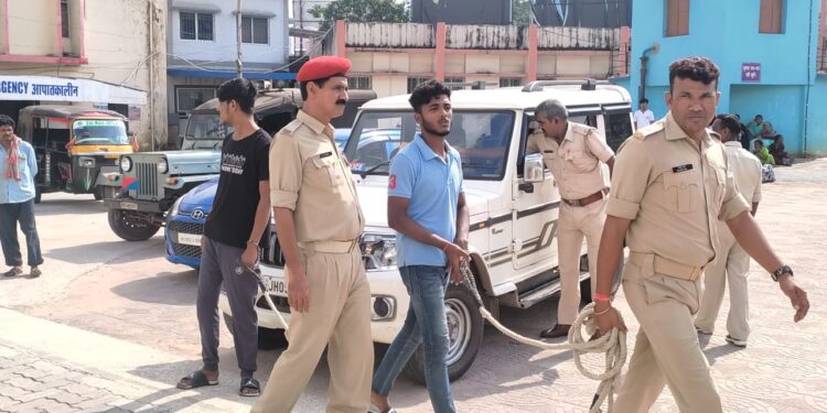 Jamshedpur-Govindpur-Snatching-Case : गोविंदपुर में चेन छिनताई के दो मामलों में पुलिस ने दो आरोपियों को लिया रिमांड पर, चेन खरीदने वाला स्वर्णकार फरार Jamshedpur-Govindpur-Snatching-Case : गोविंदपुर में चेन छिनताई के दो मामलों में पुलिस ने दो आरोपियों को लिया रिमांड पर, चेन खरीदने वाला स्वर्णकार फरार