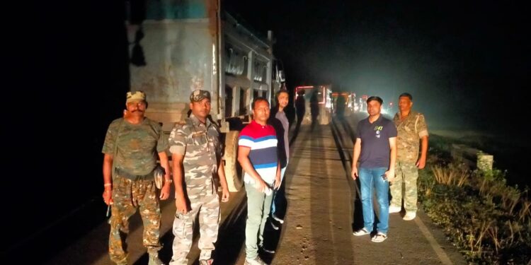 jamshedpur-dc-mining-raid-जमशेदपुर की उपायुक्त ने देर रात घाटशिला में कराया छापामारी, अवैध बालू स्टॉक एवं ढुलाई में लगे 16 हाईवा और करीब 20000 सीएफटी बालू जब्त jamshedpur-dc-mining-raid-जमशेदपुर की उपायुक्त ने देर रात घाटशिला में कराया छापामारी, अवैध बालू स्टॉक एवं ढुलाई में लगे 16 हाईवा और करीब 20000 सीएफटी बालू जब्त
