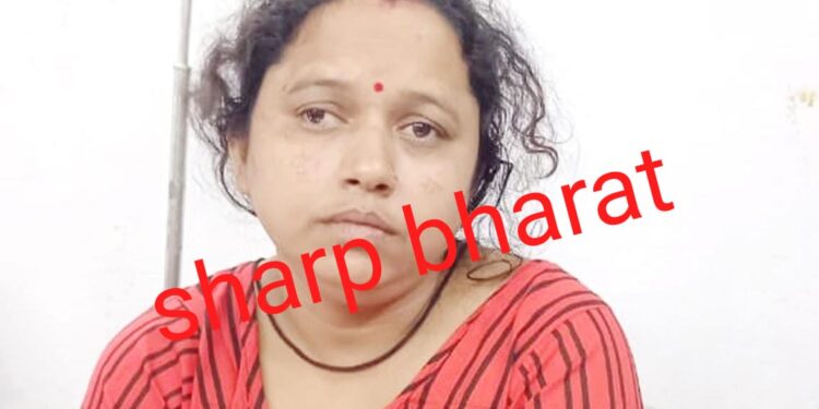 Saraikela-kharsawan-Crime : खरसावां में झरना घाट पर नहा रही महिला पर नकाबपोश युवक ने किया चाकू से हमला, जख्मी