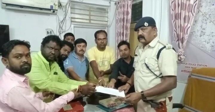 Adityapur : आदित्यपुर में भाजपा नेता रमेश हांसदा पर शरारती तत्वों ने फेंका सुतली बम, थाने में शिकायत Adityapur : आदित्यपुर में भाजपा नेता रमेश हांसदा पर शरारती तत्वों ने फेंका सुतली बम, थाने में शिकायत