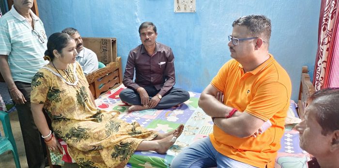 Jamshedpur-Olidih : उलीडीह पुलिस गुमशुदगी ने कहा छिनतई नहीं गुमशुदगी लिख कर दो तब दर्ज होगा मुकदमा, पीड़ित के साथ भाजपा नेता विकास सिंह पहुंचे थाना, कहा-छिनतई हुई है छिनतई का ही दर्ज होगा मुकदमा Jamshedpur-Olidih : उलीडीह पुलिस गुमशुदगी ने कहा छिनतई नहीं गुमशुदगी लिख कर दो तब दर्ज होगा मुकदमा, पीड़ित के साथ भाजपा नेता विकास सिंह पहुंचे थाना, कहा-छिनतई हुई है छिनतई का ही दर्ज होगा मुकदमा