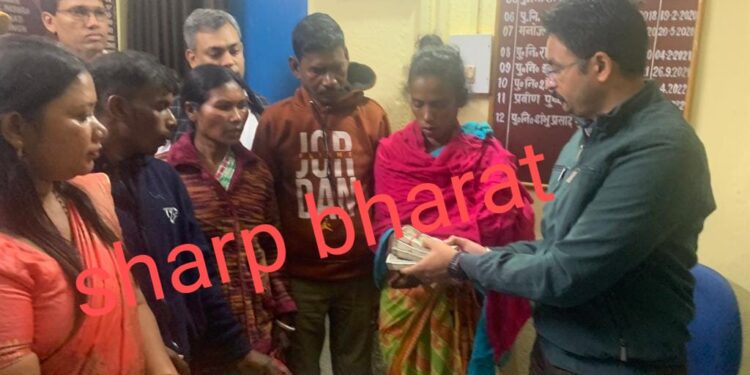 saraikela-custodial-death-सरायकेला थाना हाजत में मार डाले गए युवक के परिजनों को मानाने में पुलिस कामयाब, मुआवजा पर हुआ फैसला, मौत/हत्या की क़ीमत लगी कितनी क़ीमत, कैसे विराम देने की हुई कोशिश, जाने