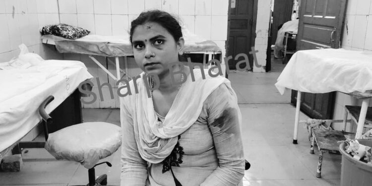 Jamshedpur : न्यू सीताराम डेरा में एंबुलेंस ड्राइवर ने पत्नी को मारपीट कर किया जख्मी, एमजीएम अस्पताल में चल रहा इलाज