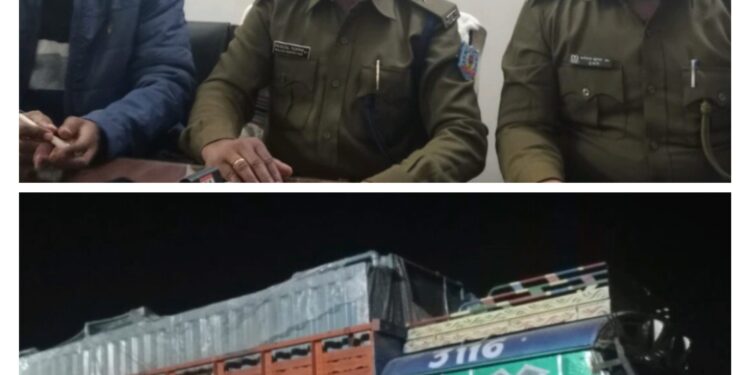 Saraikela : सरायकेला के चौका में पुलिस ने अवैध शराब से लदा ट्रक पकड़ा, ‘पुष्पा’ की तर्ज पर कंटेनरनुमा बड़ी मशीन में थी 17 लाख रुपये मूल्य की शराब