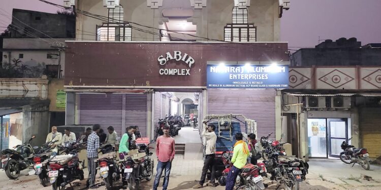 jamshedpur-theft-case-मानगो के एक लॉज में बैग की चोरी, युवक चोरी करते सीसीटीवी में दिखा