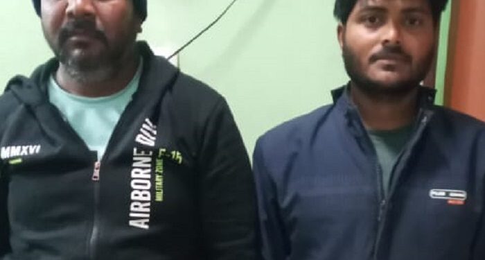 Jamshedpur : फर्जी कागजात बना कर अमानत में ख्यानत मामले में तीन गिरफ्तार, ट्रक समेत अन्य सामग्री बरामद, बिष्टुपुर थाने में श्री सिद्धि विनायक ट्रान्सपोर्ट के मालिक समेत अन्य के खिलाफ दर्ज है मामला Jamshedpur : फर्जी कागजात बना कर अमानत में ख्यानत मामले में तीन गिरफ्तार, ट्रक समेत अन्य सामग्री बरामद, बिष्टुपुर थाने में श्री सिद्धि विनायक ट्रान्सपोर्ट के मालिक समेत अन्य के खिलाफ दर्ज है मामला