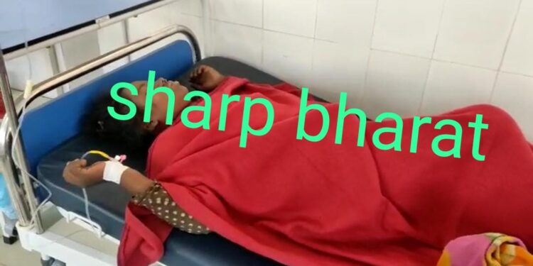 jamshedpur-womens-crime-साकची में सड़क पर बेहोशी की हालत में मिली निर्वस्त्र महिला, फैली सनसनी, पुलिस ने अस्पताल पहुंचाया, देखिये-video