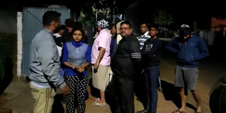 Jamshedpur-Theft : टाटा स्टील की महिला कर्मी के घर में घुसकर अपराधियों ने की लूट, हाथापाई कर मोबाइल और नकद लेकर भागे, शिकायत के 45 मिनट बाद पहुंची पुलिस, देखें-Video Jamshedpur-Theft : टाटा स्टील की महिला कर्मी के घर में घुसकर अपराधियों ने की लूट, हाथापाई कर मोबाइल और नकद लेकर भागे, शिकायत के 45 मिनट बाद पहुंची पुलिस, देखें-Video