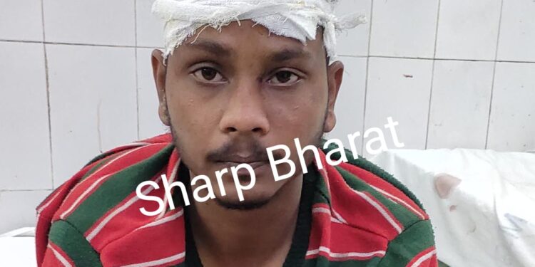 Adityapur : आदित्यपुर के मीरूडीह में पुराने विवाद में दो युवकों पर जानलेवा हमला, लहूलुहान हालत में एमजीएम में भर्ती