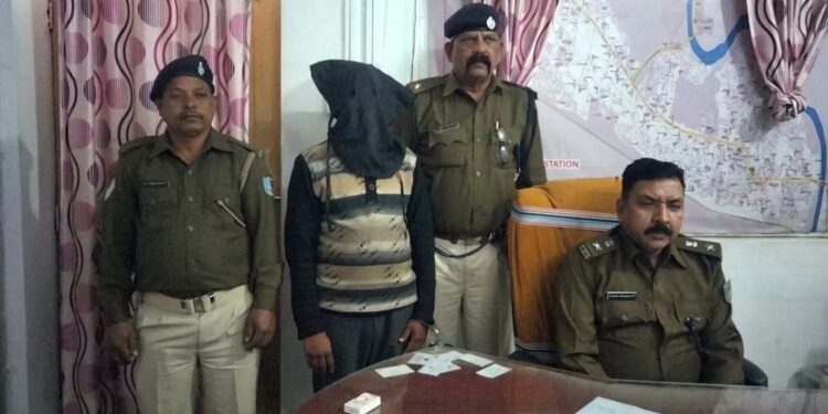 adityapur big catch – आदित्यपुर में पुलिस को बड़ी कामयाबी, अवैध शराब की मिनी फैक्ट्री का भंडाफोड़, बड़े पैमाने पर शराब जब्त, गिरफ्तारी भी, देखिये-video