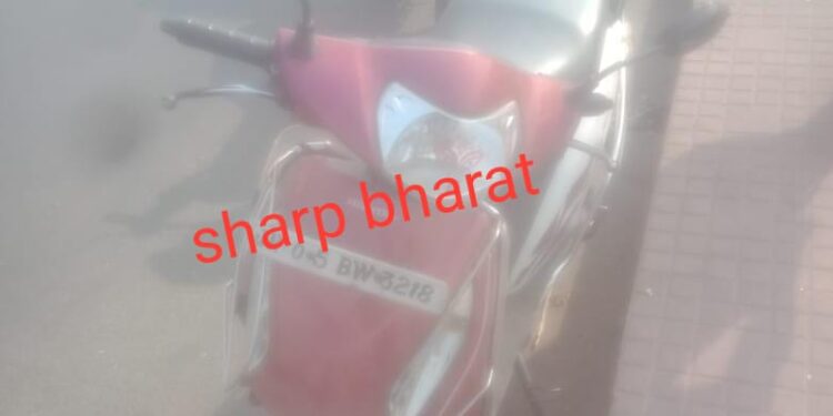 jamshedpur suicide – बिष्टुपुर खरकाई नदी के पुल से कूदकर युवक ने दी जान, स्कूटी लगाकर नदी में कूद गया युवक jamshedpur suicide – बिष्टुपुर खरकाई नदी के पुल से कूदकर युवक ने दी जान, स्कूटी लगाकर नदी में कूद गया युवक