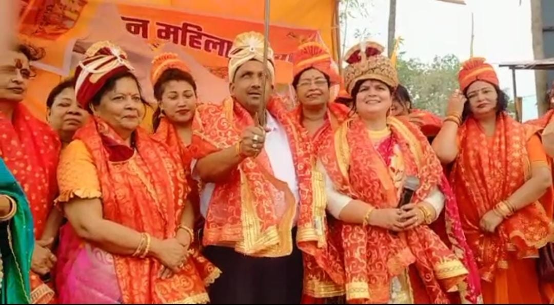 Jamshedpur ram janki akhara : सोनारी सीएच एरिया में महिलाओं ने विधि विधान से की पूजा अर्चना, निकाली झांकी, स्वास्थ्य मंत्री बन्ना गुप्ता हुए शामिल