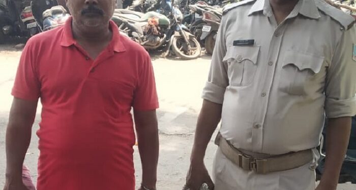 Jamshedpur sidghora police action – सिदगोड़ा बागुनहातू नदी घाट के पास अवैध बालू का उठाव करते एक धराया, एक ट्रक और स्कूटी जब्त