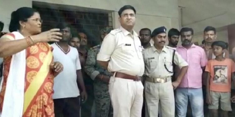 Jharkhand bokaro theft : बोकारो में लगातार तीसरे दिन मंदिर में चोरी, तीसरे दिन चोरों ने रितुडीह शिवमंदिर को बनाया निशाना Jharkhand bokaro theft : बोकारो में लगातार तीसरे दिन मंदिर में चोरी, तीसरे दिन चोरों ने रितुडीह शिवमंदिर को बनाया निशाना