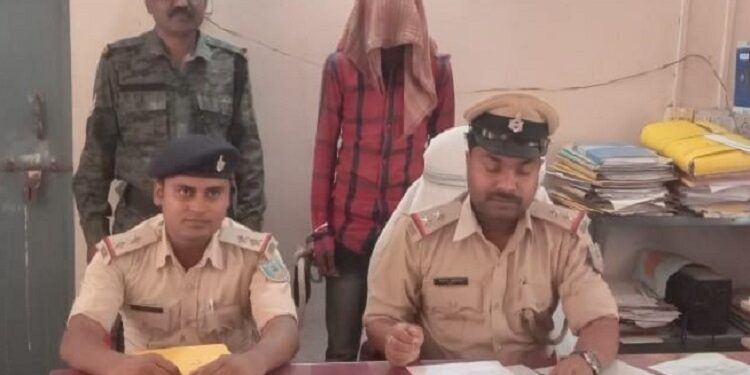 Saraikela raidih murder case : सीनी-खरसावां मार्ग पर रायडीह पुलिया से शव बरामद होने का हुआ खुलासा, पुलिस ने हत्यारोपी को गिरफ्तार कर भेजा जेल, आरोपी ने पूछताछ के दौरान उगले हत्या के राज Saraikela raidih murder case : सीनी-खरसावां मार्ग पर रायडीह पुलिया से शव बरामद होने का हुआ खुलासा, पुलिस ने हत्यारोपी को गिरफ्तार कर भेजा जेल, आरोपी ने पूछताछ के दौरान उगले हत्या के राज