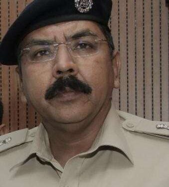 Adityapur murder follow up – फिरोज हत्याकांड के खुलासे के करीब आदित्यपुर पुलिस, एसपी पहुंचे थाना, मृतक के परिजनों से की पूछताछ, खुर्शीद गिरफ्तार किंगपिन की तलाश तेज Adityapur murder follow up – फिरोज हत्याकांड के खुलासे के करीब आदित्यपुर पुलिस, एसपी पहुंचे थाना, मृतक के परिजनों से की पूछताछ, खुर्शीद गिरफ्तार किंगपिन की तलाश तेज