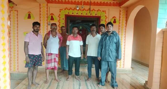 Jamshedpur bajaar problem – साकची बाजार में झंडा चौक पर कई दिनों से फटी है सीवर लाइन, ठीक नहीं करा रहा टाटा स्टील यूआईएसएल
