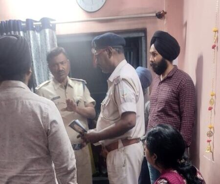 jamshedpur theft : सिदगोड़ा में ओडिशा के राज्यपाल रघुवर दास के घर के सामने शाम को लाखो की चोरी, पुलिस को चुनौती jamshedpur theft : सिदगोड़ा में ओडिशा के राज्यपाल रघुवर दास के घर के सामने शाम को लाखो की चोरी, पुलिस को चुनौती
