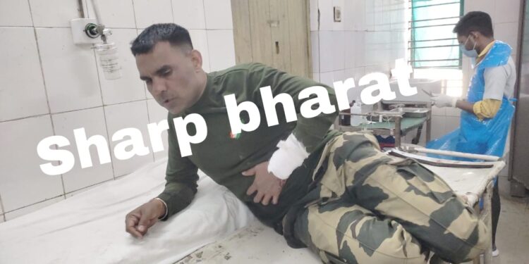 jamshedpur ex bsf jawan hungama : बारीडीह में बीएसएफ के बर्खास्त जवान ने हंगामा मचाया, पुलिस के सामने हाथ के नस काटे, देखे – video