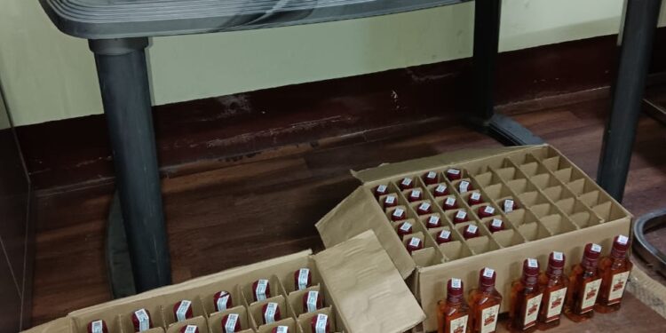 Jamshedpur illegal liquor : बागबेड़ा पुलिस ने अवैध शराब कारोबार का भंडाफोड़, 139 बोतल अवैध शराब जब्त