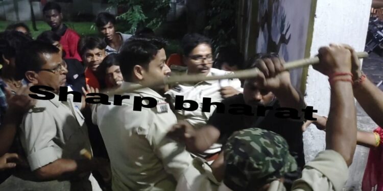 Jamshedpur big clash : कदमा में दो बस्ती के लोगों के बीच हिंसक झड़प, चली गोलियां, पुलिस पर भी हमला की कोशिश, पिस्तौल भी घटनास्थल से बरामद, देखिये – video