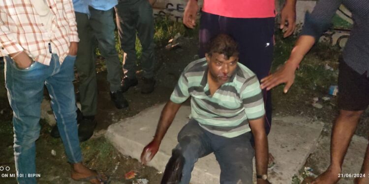 Saraikela accident : टाटा कांड्रा के डिवाइडर में फंसे नुवोको के बल्कर से टकराया एलपीटी, एलपीटी का चालक गंभीर Saraikela accident : टाटा कांड्रा के डिवाइडर में फंसे नुवोको के बल्कर से टकराया एलपीटी, एलपीटी का चालक गंभीर