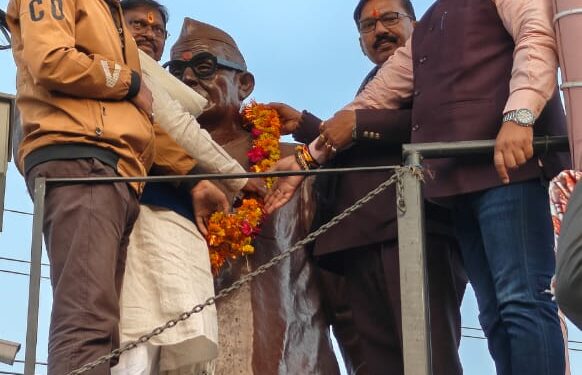 jharkhand ex cm arjun munda in bihar : बिहार पहुंचे पूर्व मुख्यमंत्री अर्जुन मुंडा, श्रीकृष्ण सिन्हा को किया नमन