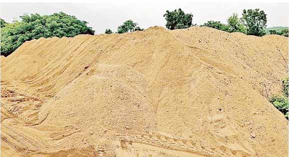 jamshedpur rural administration action- चाकुलिया के श्यामसुंदरपुर में प्रशासन की कार्रवाई, भंडारण किए गए 10 हाइवा बालू को किया जब्त, माफियाओं में हड़कंप jamshedpur rural administration action- चाकुलिया के श्यामसुंदरपुर में प्रशासन की कार्रवाई, भंडारण किए गए 10 हाइवा बालू को किया जब्त, माफियाओं में हड़कंप