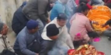 Jamshedpur accident case – सीतारामडेरा में एक साथ उठी पति-पत्नी की अर्थी, मासूम बच्चों की चीख देख हर किसी की आंखें हुईं नम