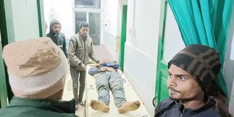 West singhbhum teen died in road accident : कराइकेला के नकटी डैम में बड़ा हादसा, पिकनिक से लौट रही डेजे लदी गाड़ी पलटने से किशोर की मौत, खऱाब सड़क के कारण अनियंत्रित होकर पलटा वाहन, जख्मी किशोर को अस्पताल ले जाने पर डॉक्टर ने बताया मृत