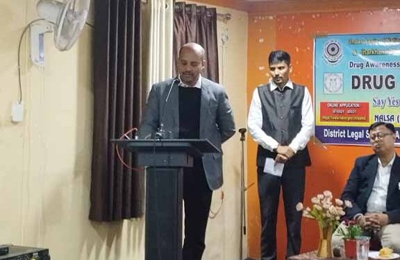 jamshedpur legal awareness program- जमशेदपुर को-ऑपरेटिव कॉलेज में लीगल अवेयरनेस प्रोग्राम आयोजित, सकारात्मक सोच से ही जीवन को बेहतर दिशा दे सकते हैं युवा- कुमार सौरभ